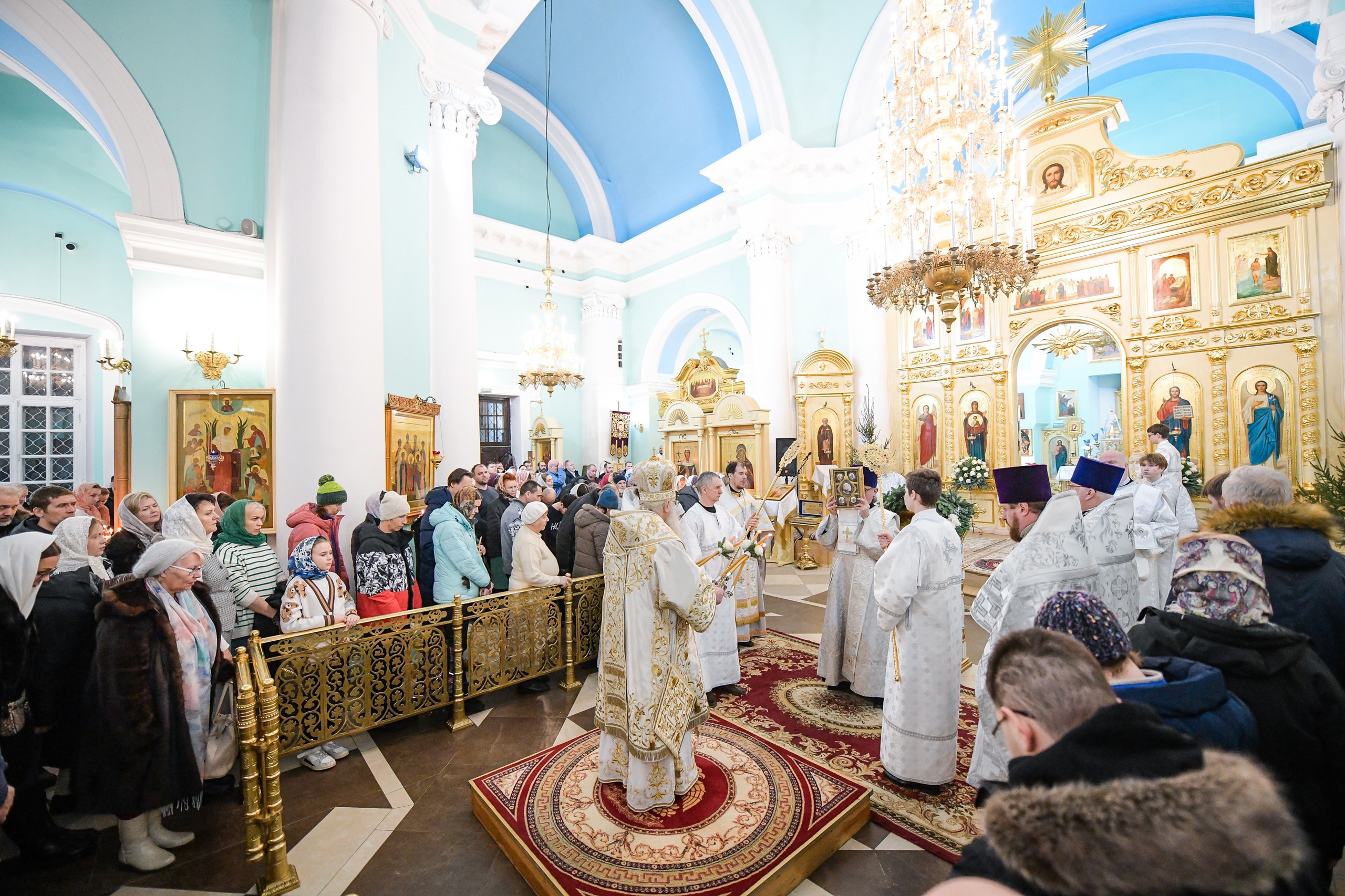 Рождественское богослужение состоялось в кафедральном соборе ...